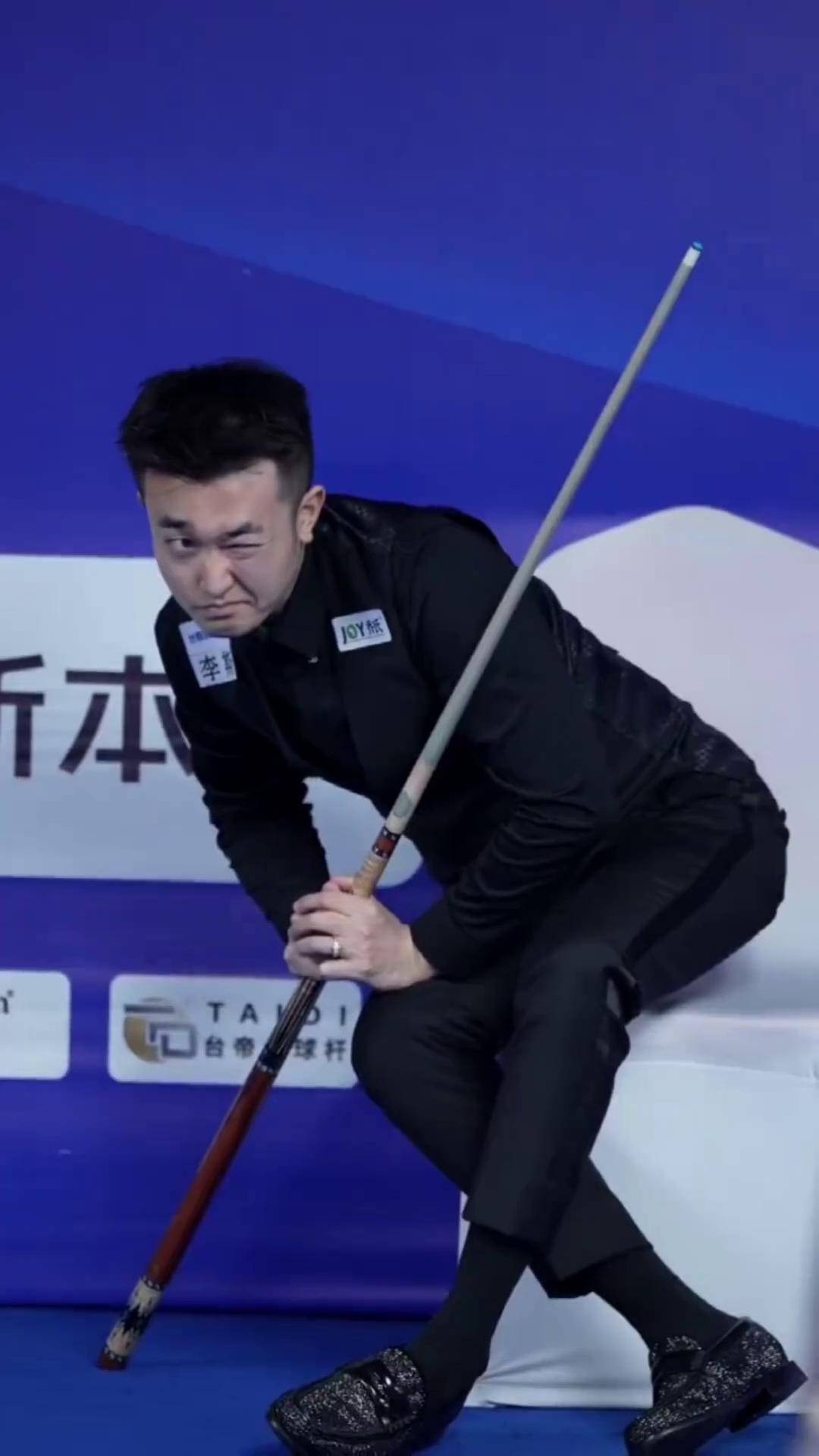 进行一系列 进行一系列