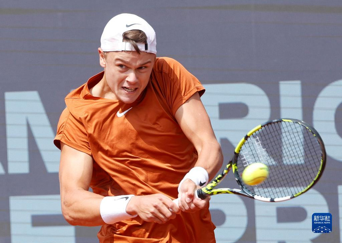 让他们在比 让他们在比